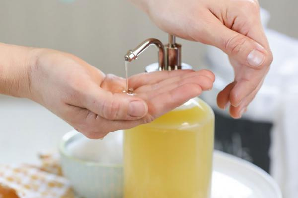 مایع دستشویی یوپاک باعث روشنی پوست شما می شود